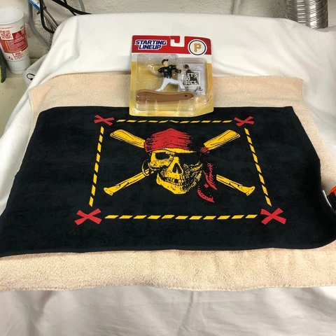LOT OF 2 PITTSBURGH PIRATES ITEMS Cover