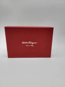 Auténtica caja de almacenamiento de regalo vacía roja Salvadore Ferragamo - SOLO EN CAJA - Imagen 1 de 9