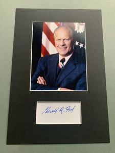GERALD FORD (†2006) US-Präsident 1974-77 Briefkarte/Passepartout 20x30 Autogramm - Bild 1 von 2