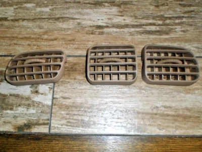 1999 Oldsmobile Bravada - Center and Far Left A/C Vent Set - Image 1 of 4