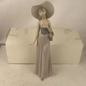 1980 Vintage Nao Lladro Dama Gallardo Porcelain Figurine no. 292 - Picture 1 of 14