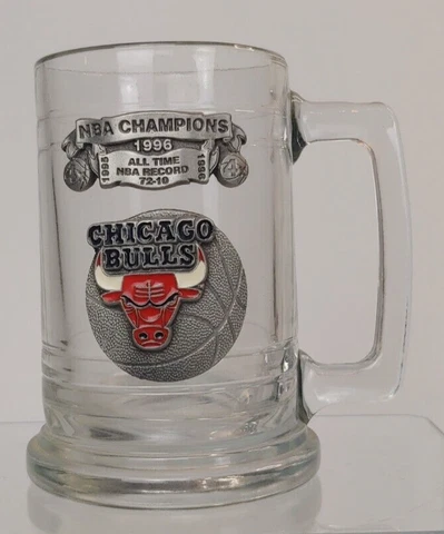 Chicago Bulls 1996 NBA Champions Beer Mug / Glass w/ Pewter Badge, 5 1/4” Tall Cover
