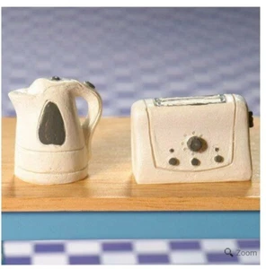 Miniature Dollshouse Accessories Modern White Toaster & Kettle 1:12th - Bild 1 von 2