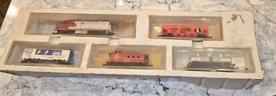 Model Power Loco Alco FA-2 # 7534 Santa Fe Locomotive N Gauge &4 Cars OSS - Image 1 of 4