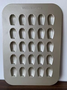 Williams Sonoma Goldtouch Pro Nonstick 25 Well Molds Miniature Madeleine Pan C - Picture 1 of 4