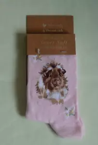 1x Socken Meerschweinchen plus Geschenktasche Wrendale rosa niedlich Blümchen - Bild 1 von 4