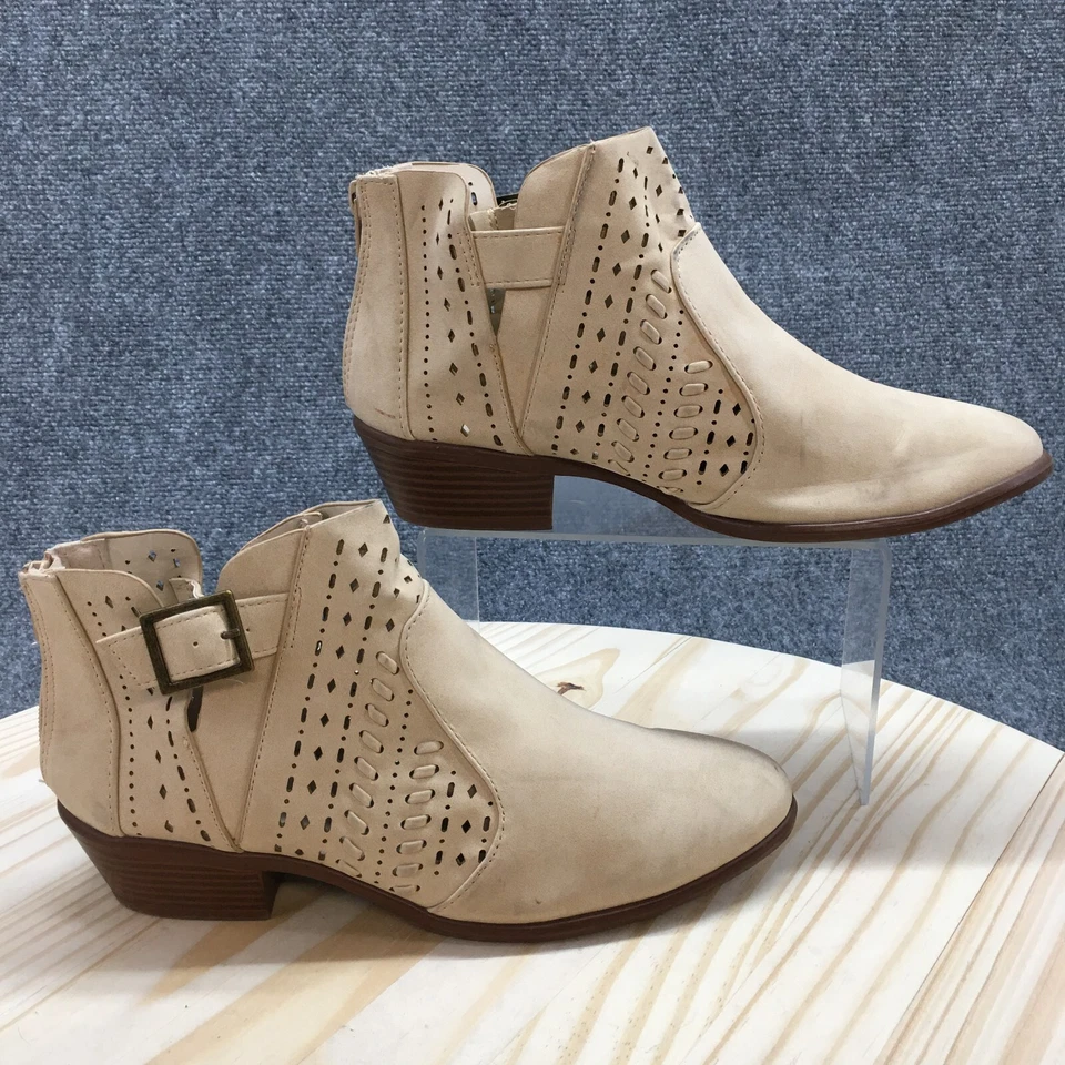 Qupid Boots Womens 8.5 Ankle Bootie Beige Casual Round Toe Comfort Cuban Heels - Image 1 of 4