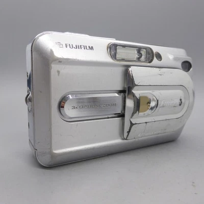 Fujifilm FinePix A340 4.0MP Compact Digital Camera Silver Tested - Image 1 of 4