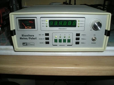 Récepteur météo avec affichage numérique de la fréquence - Photo 1/4