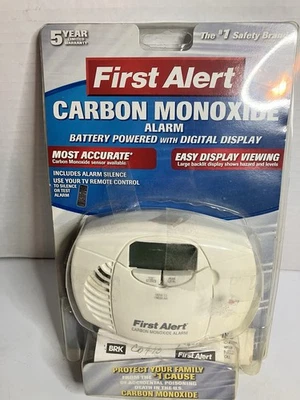 Alarma de monóxido de carbono alimentada por batería First Alert CO410 con pantalla digital Foto 1 de 2