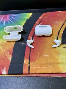 AirPods Pro 2 Noise Cancelling In-Ear Earphones With MAGA Safe Charging Case - Zdjęcie 1 z 10