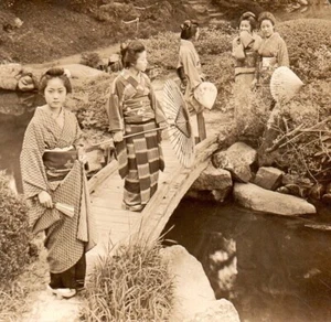 Vue stéréo tirage albuminé Geishas dans un jardin - H. C. White Co. 1900 - Bild 1 von 3