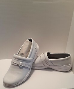 white non skid nursing shoes