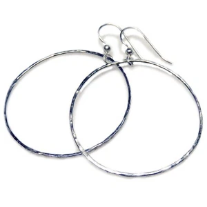 Elegantes pendientes colgantes circulares de plata de ley con textura - Imagen 1 de 6