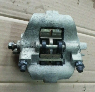 OEM 2000 00 YAMAHA PHAZER PZ500 PZ 500 MOUNTAIN LITE BRAKE CALIPER M61-16 - Image 1 of 2