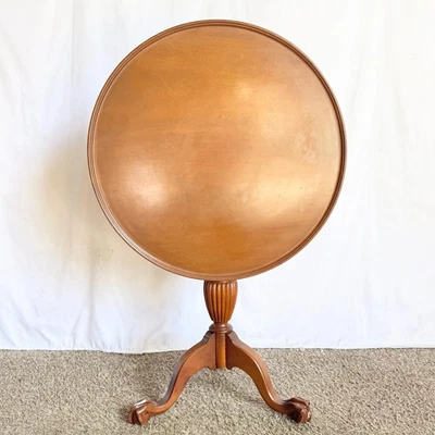 Mesa ocasional antigua colonial de madera inclinable Foto 1 de 4