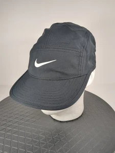 Nike Cappello Berretto Strap Back Uomo L/XL Nero 5 Pannelli Dri-FIT Fly Running Swoosh - Foto 1 di 7
