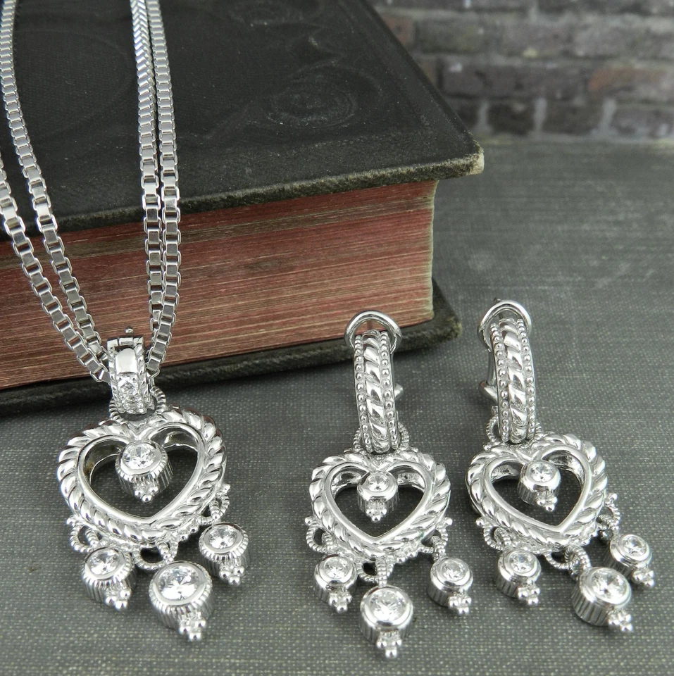 Pendientes de corazón Judith Ripka Sterling Diamonique circonita cúbica o collar potenciador de corazón Foto 1 de 1