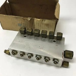Mazak G77LA000340 Lube Air/Oil Mixing Valve Block CNC Machine Part (.03X5,.20) - Picture 1 of 4