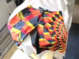 De Colección Y2k Volcom Tabla de Surf Pantalones Cortos Talla 38 Traje de Baño Baúl de Natación Neón - Imagen 1 de 7