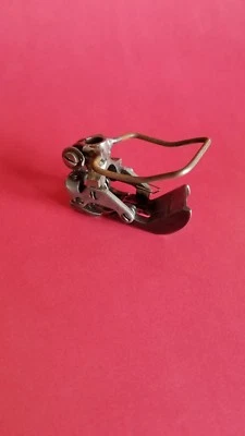 Prensatelas Union Special 51920A-9 con protector de dedos casero usado Foto 1 de 4