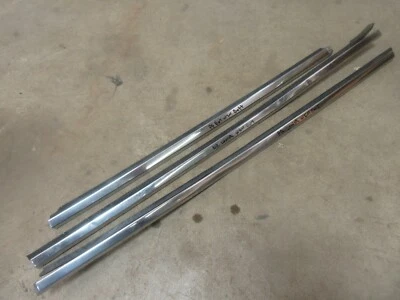 Buick Wildcat 1965 4 puertas techo rígido exterior borde de la puerta sello de clima molduras Foto 1 de 4