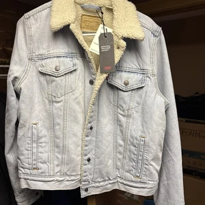 Levi's Women’s Size Large Original Sherpa Trucker Denim Jacket New With Tags - Picture 1 of 12