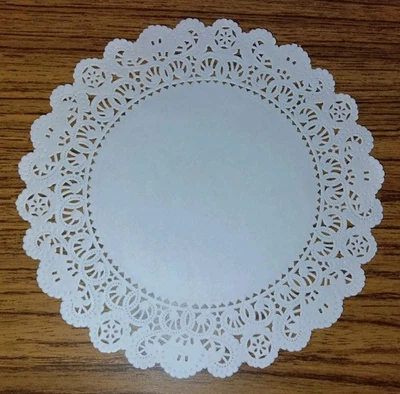 Paquete de 50 tapetes redondos de papel blanco de 8 pulgadas Lapaco Normandía decoración de mesa de boda Foto 1 de 2