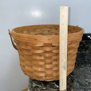 Longaberger Large Fruit Basket w Swinging Handle (1991) - Picture 1 of 4