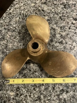 Hélice de barco vintage de latón de 3 palas - pequeña hélice de barco de 6 3/4" de Michigan Foto 1 de 4