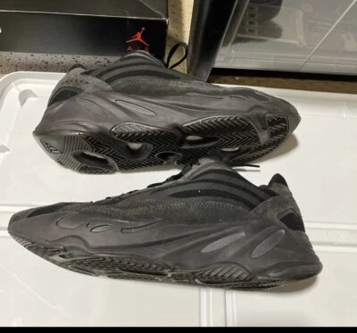 ADIDAS YEEZY BOOST 700 V2 TRIPLE NEGRO VANTA - Talla 11 - FU6684 Foto 1 de 4