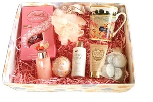 Gift Hamper Luxury Bathing Co Bath & Body Items MOR CASA Domani Mug Lindt - Picture 1 of 3