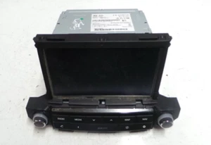 DAMAGED HYUNDAI TUCSON SAT-NAV CD PLAYER RADIO UNIT 96560-D70114X SPARES REPAIRS - Picture 1 of 2