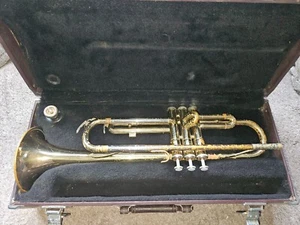 Tromba Yamaha YTR-2320. Giappone. Buone condizioni se si ottengono curve non bloccate. Con custodia e MP - Foto 1 di 10