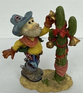 "Estatuilla de vaquero vintage decorando una Navidad Saguaro resina de cactus 4-1/2""" - Imagen 1 de 9