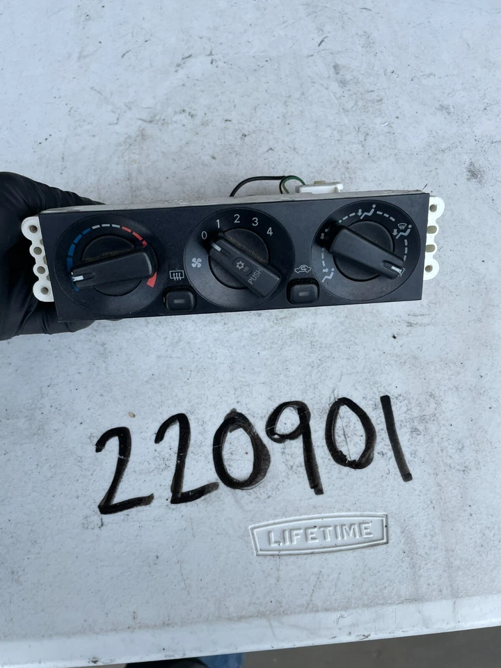 Interruptores manuales de control climático de temperatura OEM 00-05 Mitsubishi Eclipse Spyder Foto 1 de 4