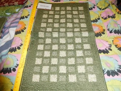 NUEVA ALFOMBRA PANORÁMICA ACENTO OLEFINA VERDE/BRONCEADO BLOQUES 18 X 30 HECHA EN EE. UU. Foto 1 de 4