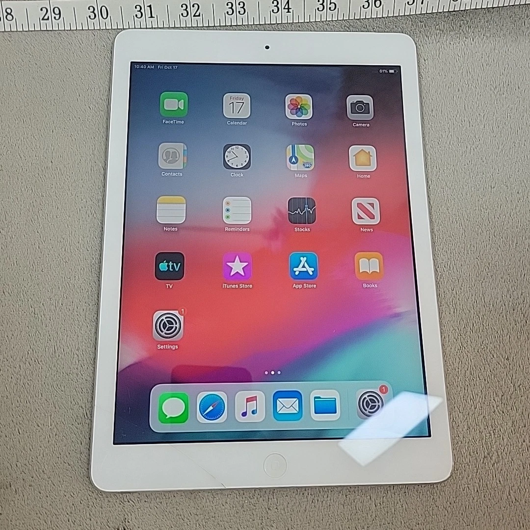 Apple iPad Air (1st Generation) Silver 32 GB Tablets & eReaders
