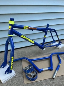 1991 Dyno Compe BMX Freestyle Bike Handlebars GT Detour Air Slammer Blue Frame - Picture 1 of 22
