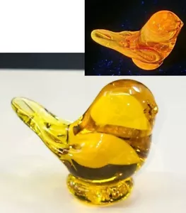 Amber Yellow Glass canary Figurine Paperweight, USA Terra Studios Leo Ward, UV R - Picture 1 of 7