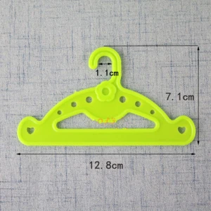 10 SZTUK Wieszaki na ubrania dla lalek Podwójny kolor na 18-calowe akcesoria dla lalek - Zdjęcie 1 z 7