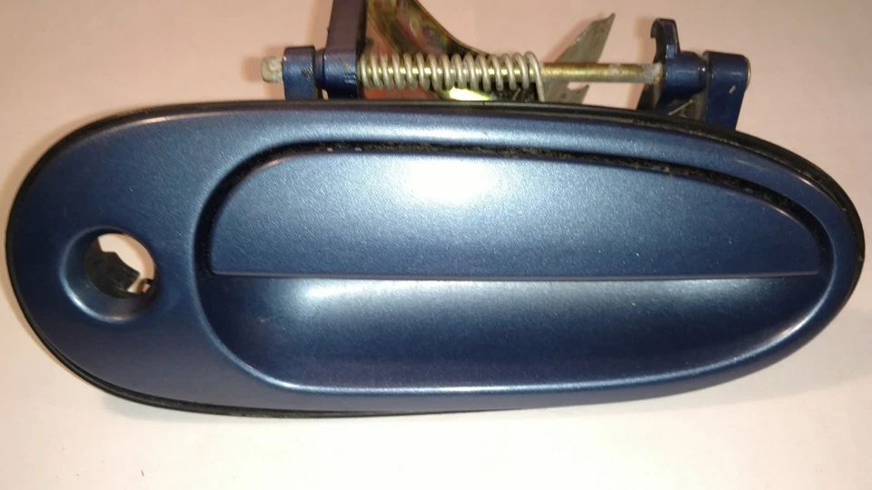 1999-2004 Oldsmobile Alero 2.4L OEM Pass front exterior door handle 22615194 Foto 1 de 4