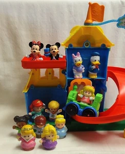 Fisher Price Little People Magic Day alla Disney con treno e 12 personaggi - Foto 1 di 13