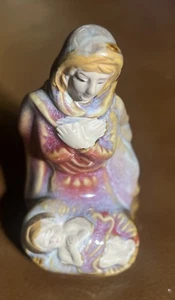 Statuina in ceramica Vergine Maria che tiene Gesù Bambino  - Foto 1 di 4