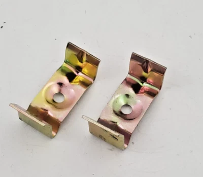 Porsche 944 Soporte Montaje Soporte Abrazadera MARCADOR LATERAL TRASERO LUZ ROJA Foto 1 de 4