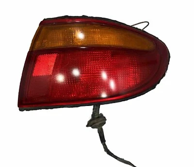 1996 年 MAZDA MILLENIA RIGHT PASSENGER 侧尾灯 原始设备制造商 — 第 1/4 张图片