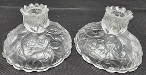 Paar Vintage Fenton Klar Satiniert Glas Seerose Kerzenhalter-signiert EUC - Bild 1 von 7