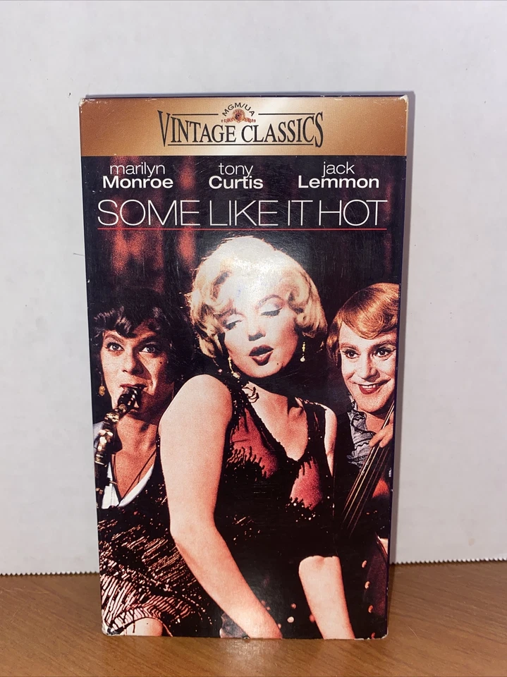 Some Like It Hot ~  VHS   ~ Marilyn Monroe  Foto 1 de 4
