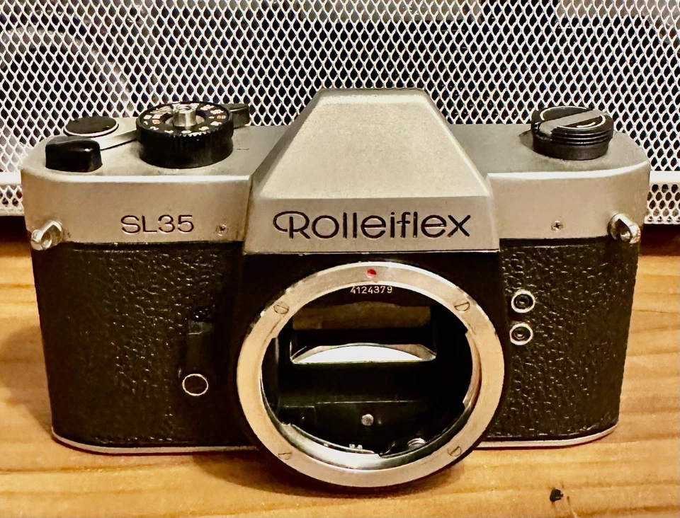 Cuerpo de cámara fotográfica Rolleiflex SL35, aspecto casi como nuevo, ¡totalmente funcional! Foto 1 de 4