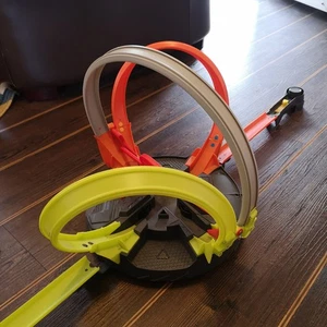 Hot Wheels Track Roto Revolution Play Crash Set - Picture 1 of 6
